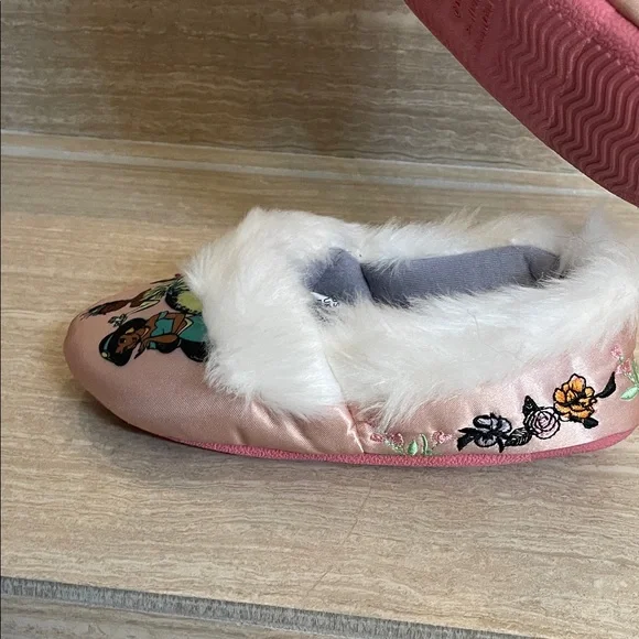 DISNEY NWT Girls Size 13/1 Princess Pink Slippers with White Fur Trim - Picture 8 of 9